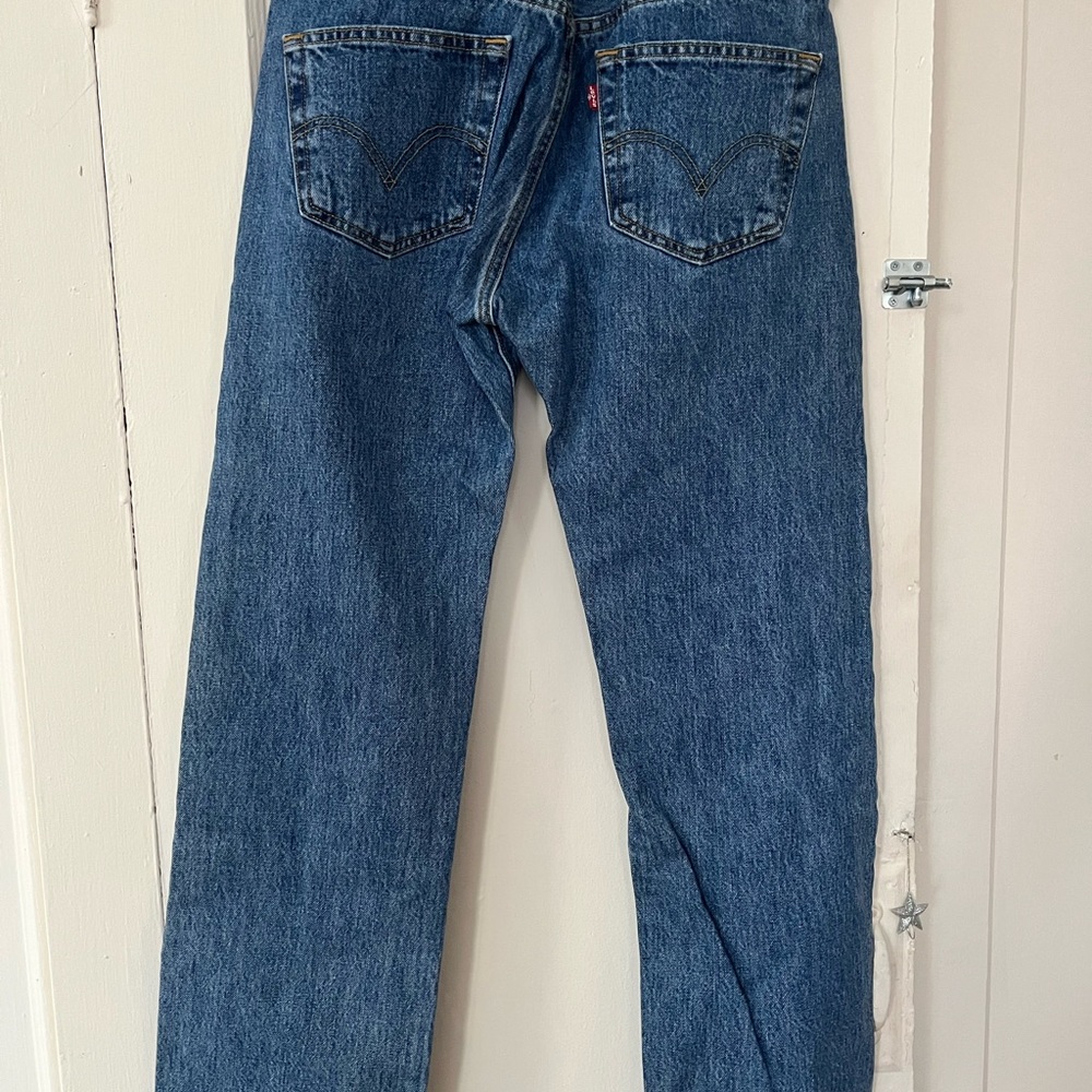 Levi’s 501 button fly jeans 32 x 30 barely worn excellent condition - Picture 2 of 3